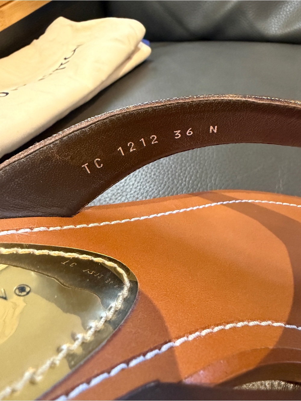 LOUIS VUITTON SUNNY FLAT THONG - Picture 10 of 11